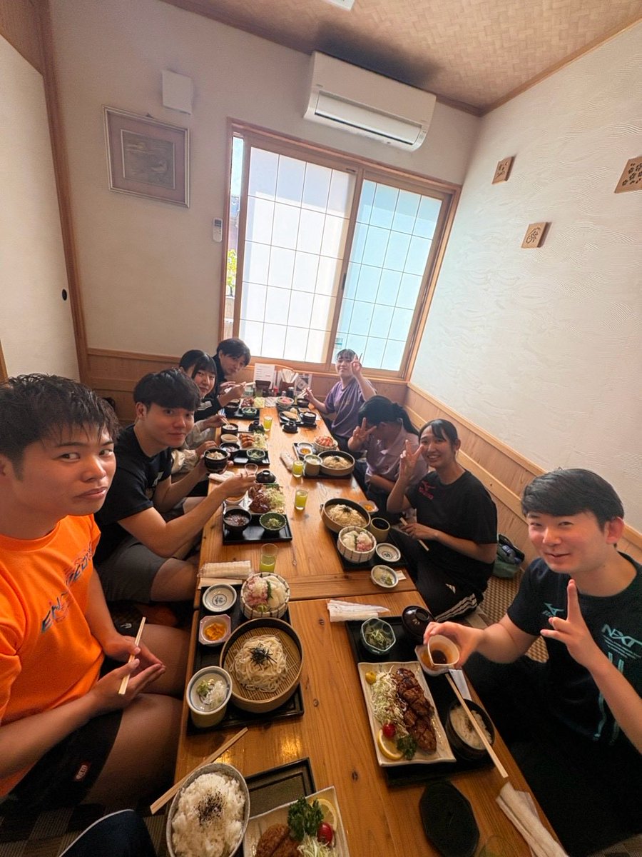 ENWeave2026's tweet photo. 皆さん���んにちは😃EN〜Weaveです⭐️
土曜日F-LABOさんと合同練習しました！F-LABOさんありがとうございます😊団体戦しましたが、ボコボコにやられました🏓少しでもF-LABOさんに近づけるように頑張ります！
#F-LABO
#青森市
#卓球クラブチーム
#合同練習ありがとうございました https://t.co/wjJRytOsHY