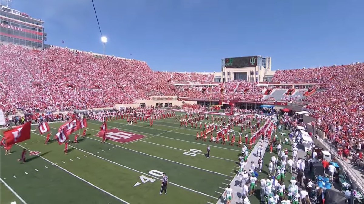 JustinTime2237's tweet photo. @malukastruther See the empty band section more clearly now? They can’t fill it if they’re on the field lmao https://t.co/JGo5mRA66E