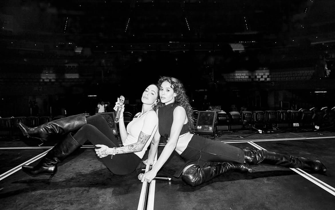 TINIData's tweet photo. "Un sueño mojadito compartir escenario juntas! Amiga eres una Reina!!!! gracias por invitarme a FUTTTURA! México te ama y yo también <3" - DANNA vía Instagram sobre TINI https://t.co/HoFRgm0xh1