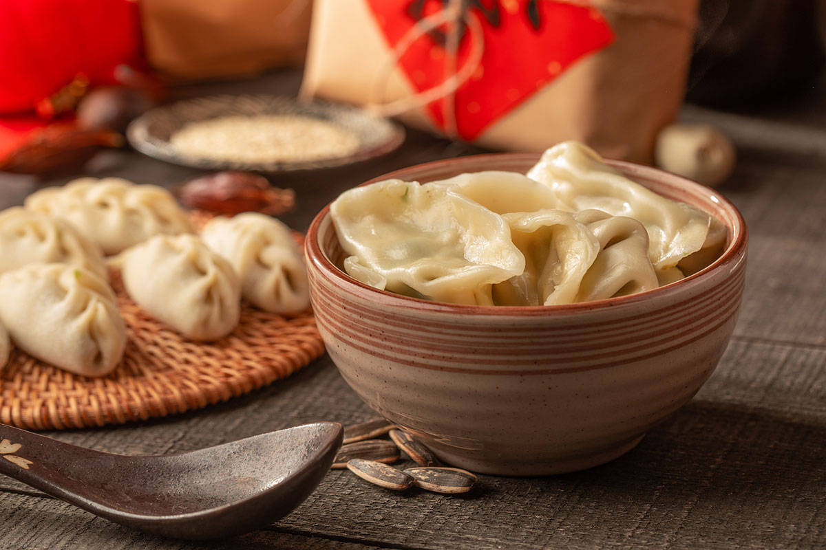 NoreliaS's tweet photo. Grab a warm crispy fried dumpling on the street corner, perfect for a chilly afternoon snack! https://t.co/h0F7xRAfHs
