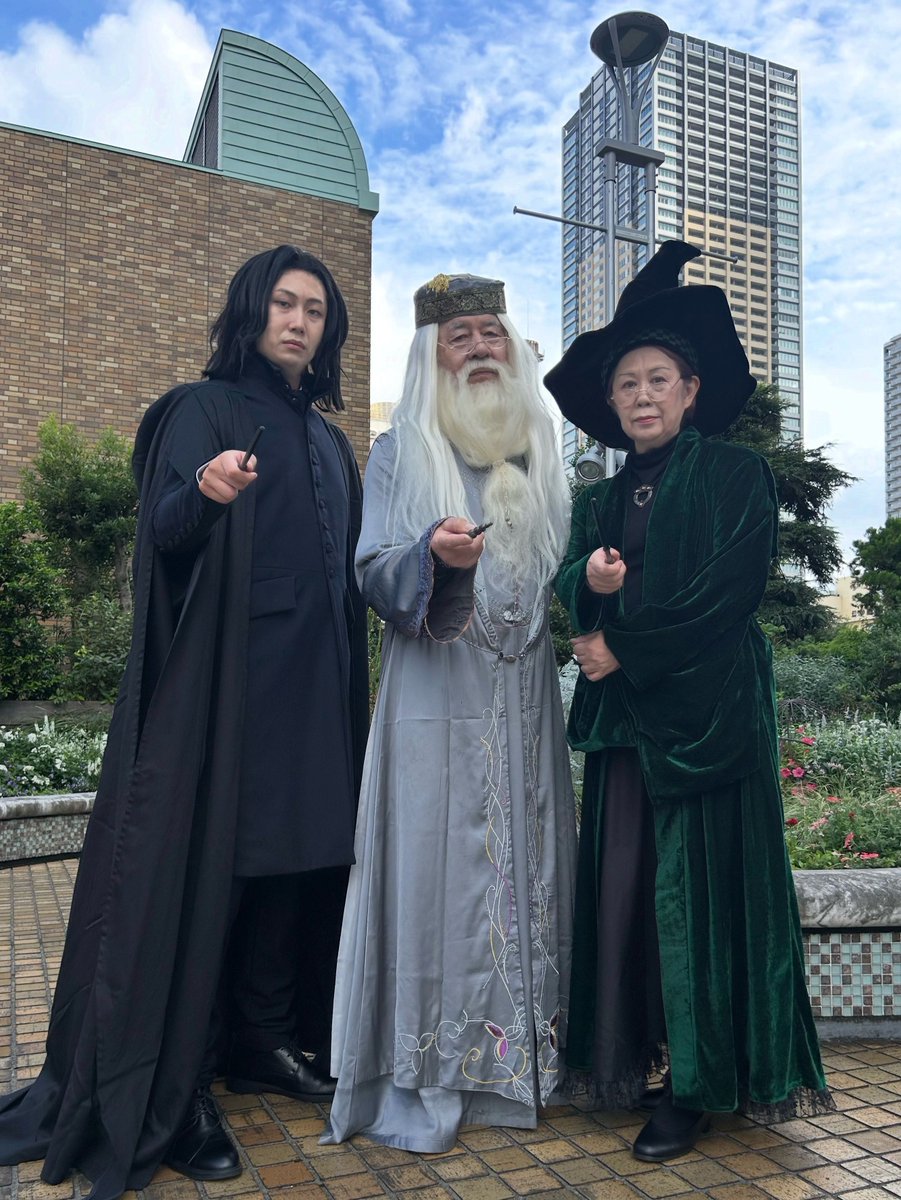 IsekaiOjichan's tweet photo. 76歳、初アコスタ。 家族でコスプレして参加しました🪄

#アコスタ池袋 #ウルアコ https://t.co/IShfchdkV9