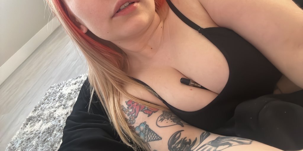 favelilhotwfe's tweet photo. @beaxxes What's your plan today I'm off work now 
Can we hook tonight? https://t.co/ywpGQpWqy1