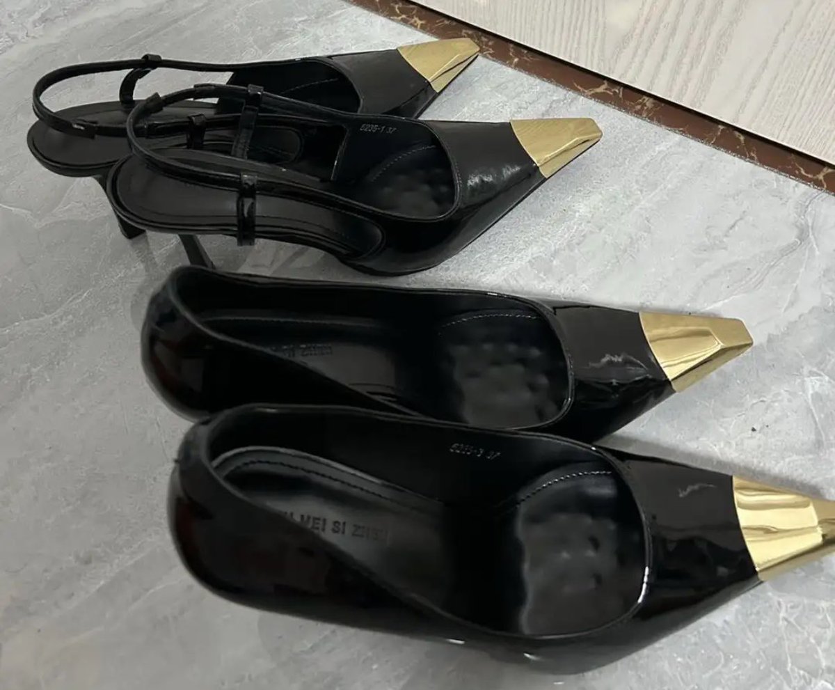 sudc31's tweet photo. #扫楼 大牌高跟鞋👠 https://t.co/Hk7Y3OkgvP