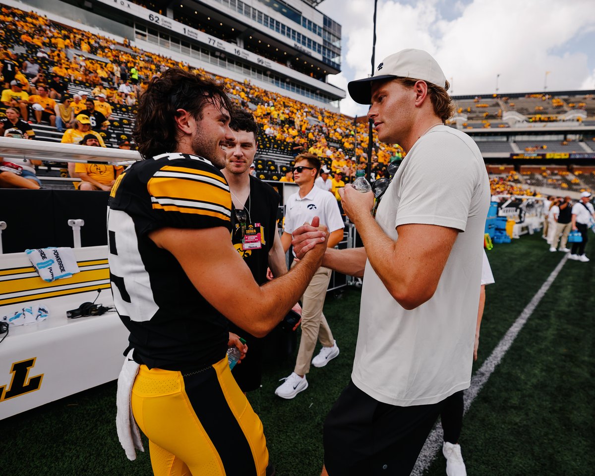 HawkeyeFootball's tweet photo. Always good to see the boys back in the 319 🤝 https://t.co/PrQ1WZIRBo