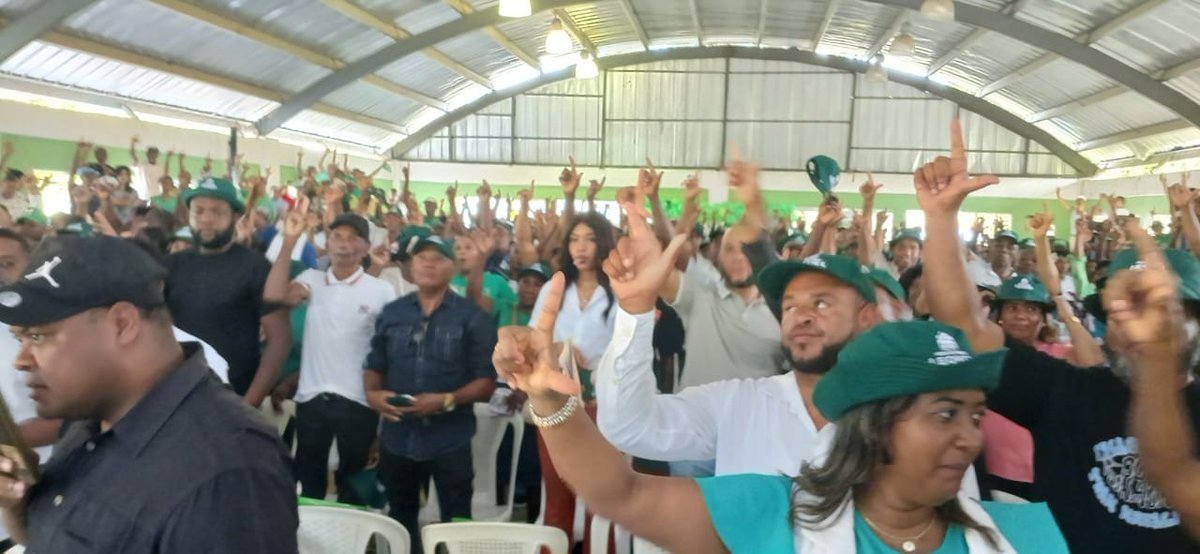 FPMPlata's tweet photo. 🟢 EN ELIAS PIÑA, SUMANDO VOTOS. https://t.co/R9GYEbnasX