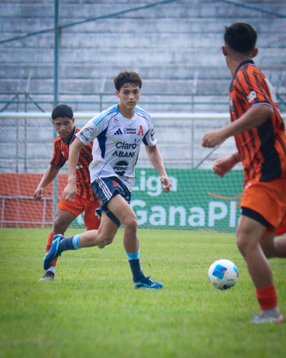 AlianzaFC_sv's tweet photo. Gran triunfo esta tarde de nuestra Reserva en San Miguel. 👏🏼🐘

CD Águila 2️⃣🆚3️⃣ Alianza FC

Goles:
Diego Peña ⚽️⚽️
Claudio Martínez⚽️

#AlianzaFC 🅰️ https://t.co/keMX3jSdae
