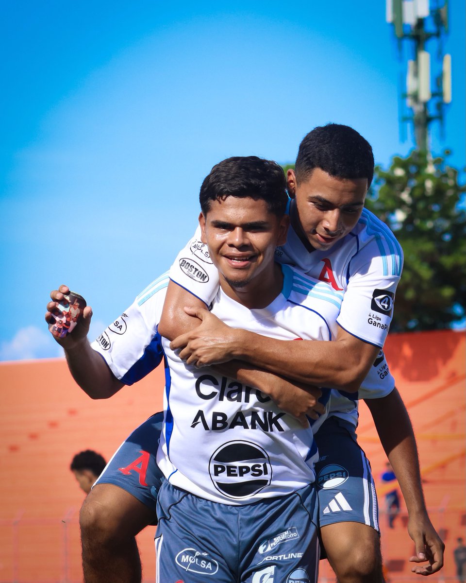 AlianzaFC_sv's tweet photo. Gran triunfo esta tarde de nuestra Reserva en San Miguel. 👏🏼🐘

CD Águila 2️⃣🆚3️⃣ Alianza FC

Goles:
Diego Peña ⚽️⚽️
Claudio Martínez⚽️

#AlianzaFC 🅰️ https://t.co/keMX3jSdae