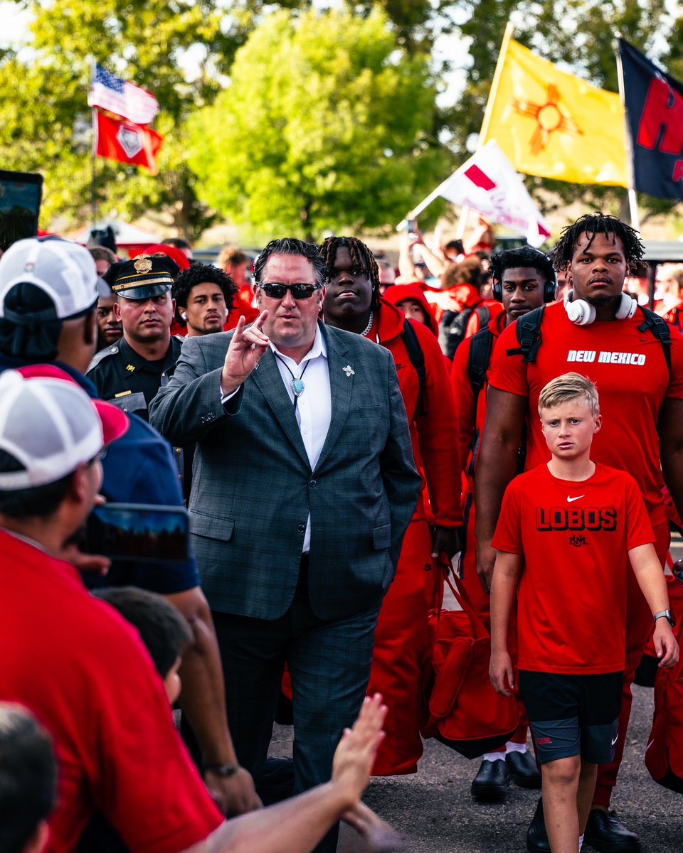 UNMLoboFB's tweet photo. The bolo means business. https://t.co/i6NDTa9Ms6