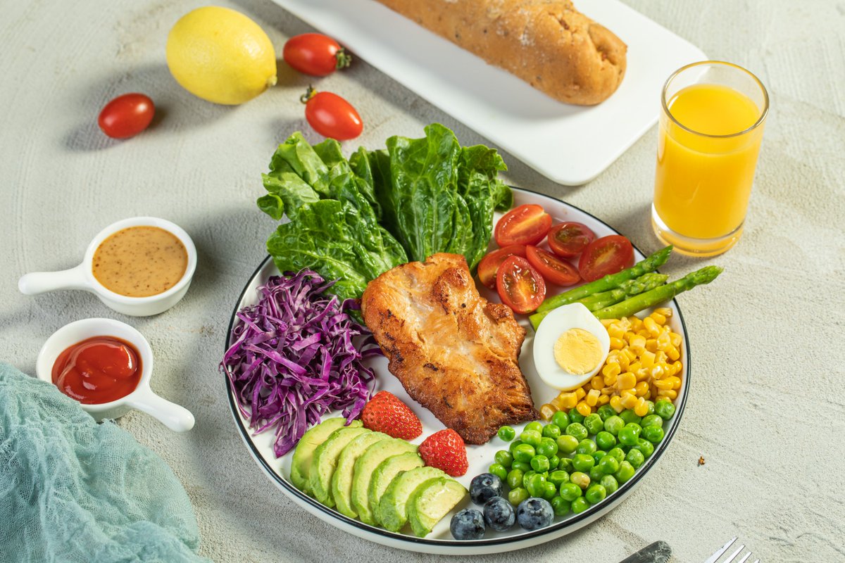 rabiaokbaykara's tweet photo. Looking for a quick fat-loss meal Try this grilled chicken quinoa bowl—packed with lean protein, fiber-rich veggies, and no extra oil, perfect for your busy day! https://t.co/zkZE5Oy0tC