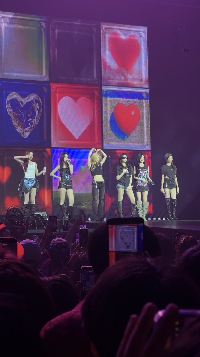 AbyCruz92's tweet photo. Finally seeing my girls for the first time had me crying, screaming and laughing 😭🥹 So many emotions all at once. It was honestly so overwhelming but so worth it. Thank you my Baemon for making this moment so special 🥺🤍😈

#BABYMONSTERinManilla 
#CHOOMTourManila https://t.co/GI65fJgd9b