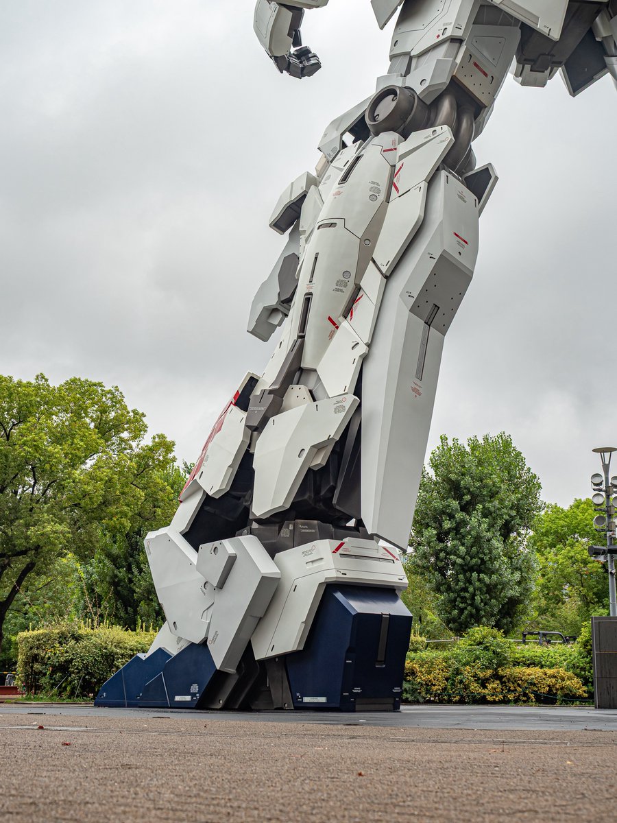 yoshi115t's tweet photo. Life-size Unicorn Gundam

実物大ユニコーンガンダム。
足元を囲っていたポールが無くなり、地表スレスレで撮影しても障害物なくユニコーンの足が見られる様になりました。
9年間見続けても、今まで見られなかった景観。
#実物大ユニコーンガンダムは8月で終了
#実物大ユニコーンガンダム #夕焼け https://t.co/b7OHCF0cju