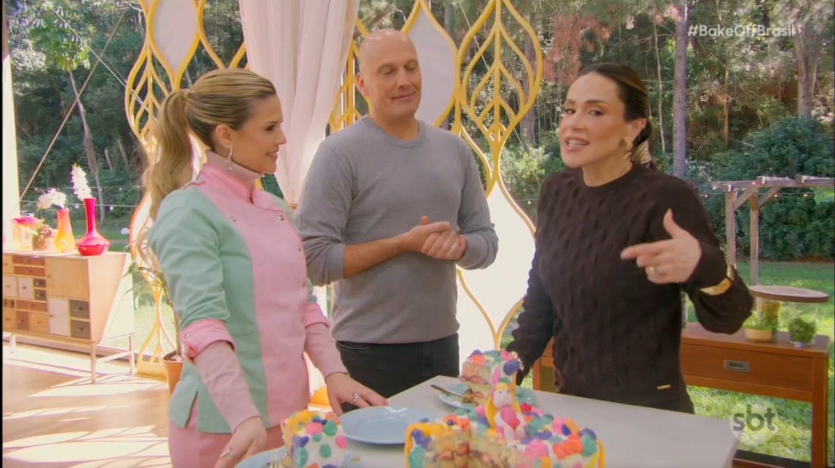 RadarSBTista's tweet photo. Assistindo ao #BakeOffBrasil no SBT! 😍🍰 https://t.co/VX4MT9QKyW