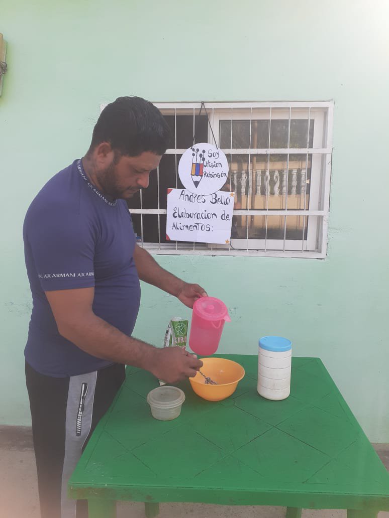 MROBINSONYARA's tweet photo. #05Sep En el ambiente Andrés Bello los patriotas con su facilitadora Scarly López mcpio Sucre en prácticas productivas en el área Elaboración y Conservación de Alimentos realizaron arepitas dulce y de cambur.
@NicolasMaduro 
@HectoRodriguez https://t.co/8jummxxE7H