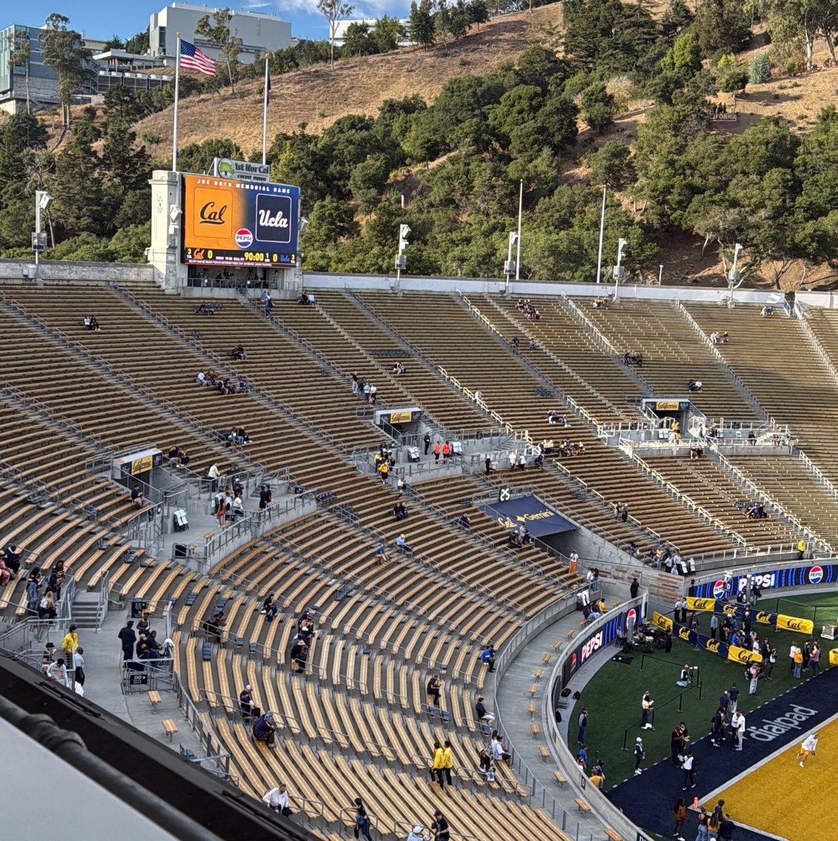 wokemobfootball's tweet photo. TARPS ARE OFF https://t.co/dXaVrlUp0e