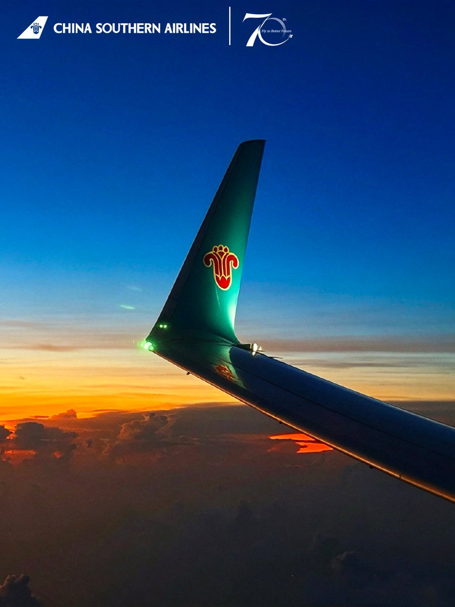 CSAIRGlobal's tweet photo. Morning light spreads over the sea of clouds. China Southern Airlines is here to start a beautiful day with you. ✈️☀️
 
#CSAir #FlyWithCSAir https://t.co/MthSL8z6Dp