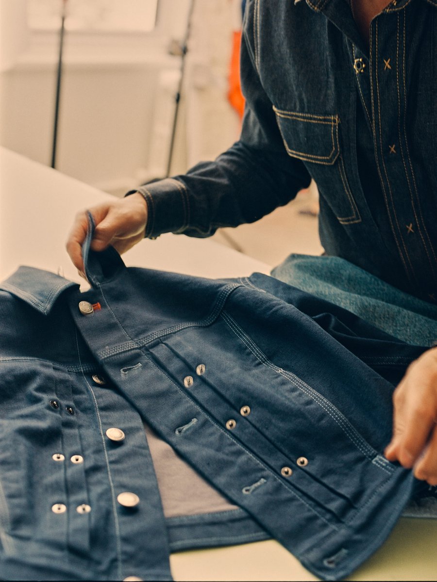 Gap_JP's tweet photo. THE MOODBOARD. For GapStudio.​
インディゴを主役にしたカラーパレット。​
機能性を生かしたディテール。すべての要素に、こだわりを。​
ザック・ポーゼンのビジョンが形になる、GapStudioのアトリエで撮影。​

詳しくはこちら：https://t.co/OSl2lAAnW1 https://t.co/813MsP5zZQ