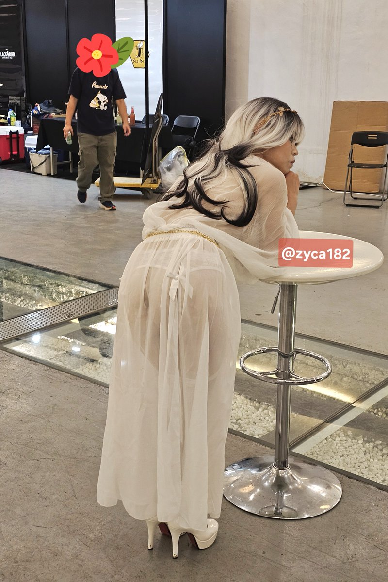 zyca182's tweet photo. 今天是大尺展第二天，心癢的各位今天趕去還來的及～

每次我們必找的美麗攤主 @highg771 
跟害羞太太都是完美的貧乳蘿莉
熱情又敢玩，太太在旁邊看互動方式整個害羞起來～哈

拿了號碼牌後因為時間關係，只能忍痛放棄跟媚互動拍照，結果路上遇到媚直接熱情讓我們補滿遺憾～

各位也快去找媚玩遊戲唷～ https://t.co/hVSsl44w0b