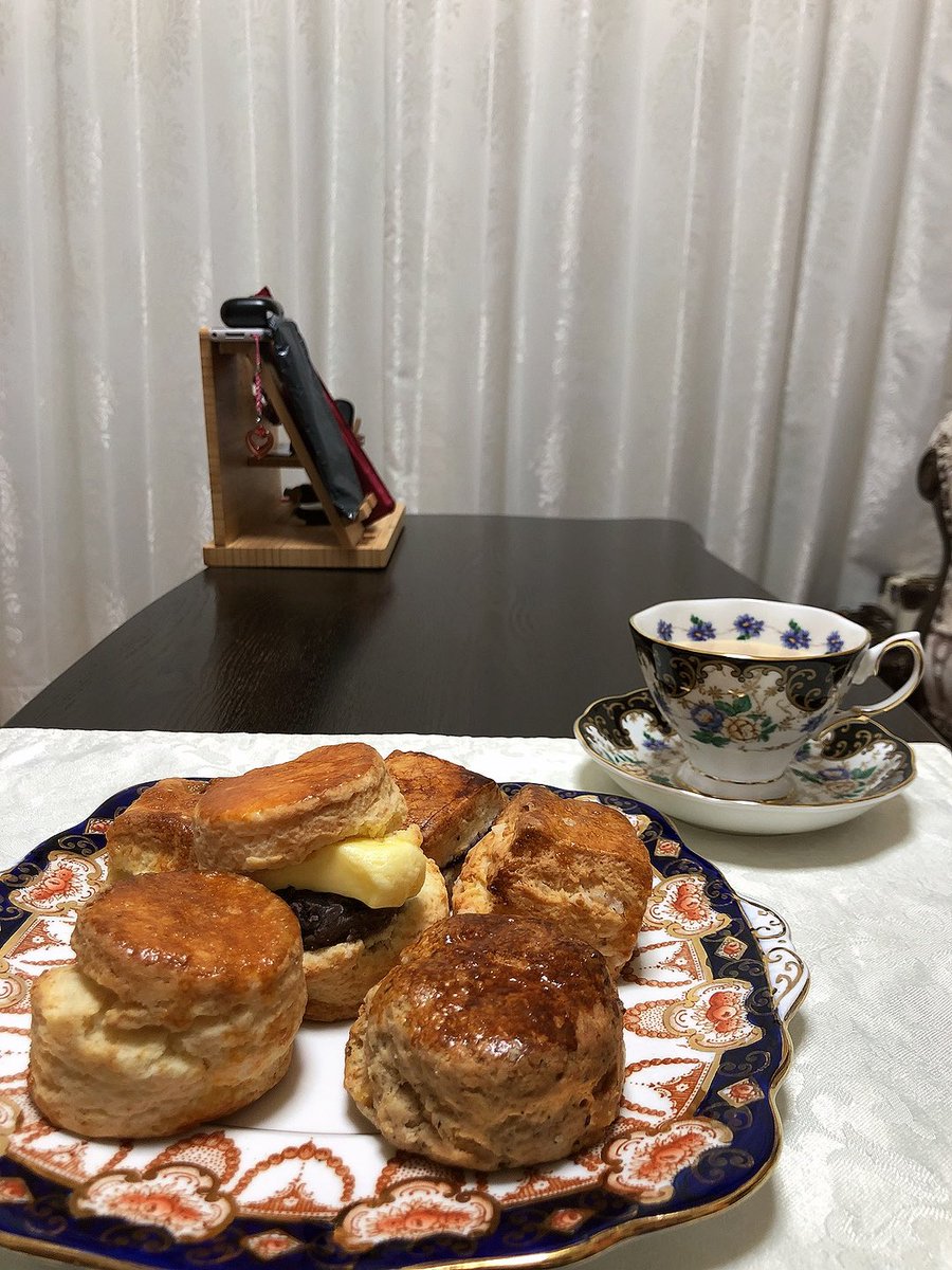 GRACE08468403's tweet photo. 朝ごはん〜( *ˊᵕˋ)

茶香さん
・スコーン6種(プレーン、あんバター、チョコチップ、シュガーバター、紅茶オレンジ、ブルーベリー)

8joursさん
・アイスミルクティー(わたしをパリに連れていって)

 #朝ごはん  #北千住  #茶香  #テイクアウト  #スコーン  #下北沢  #8jours  #紅茶  #ミルクティー https://t.co/YzWDmKiMQM