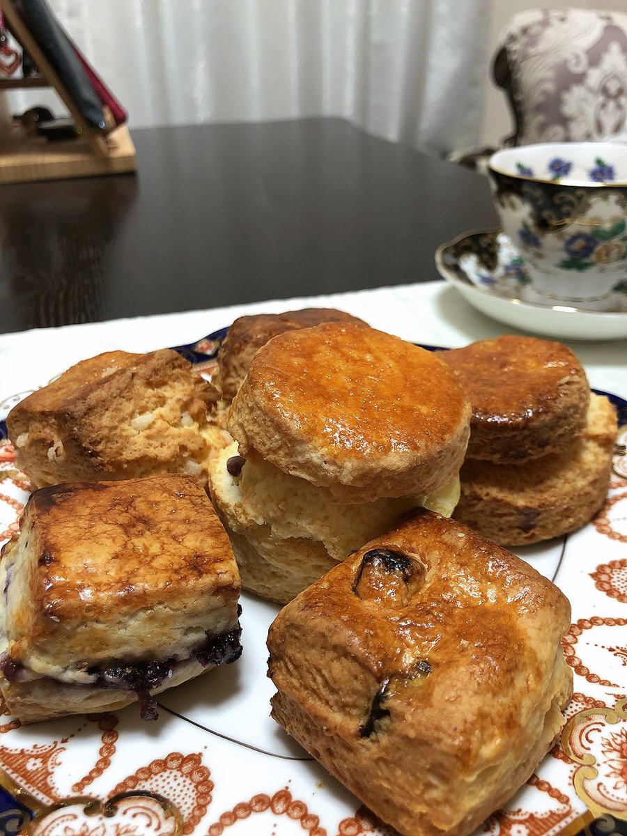 GRACE08468403's tweet photo. 朝ごはん〜( *ˊᵕˋ)

茶香さん
・スコーン6種(プレーン、あんバター、チョコチップ、シュガーバター、紅茶オレンジ、ブルーベリー)

8joursさん
・アイスミルクティー(わたしをパリに連れていって)

 #朝ごはん  #北千住  #茶香  #テイクアウト  #スコーン  #下北沢  #8jours  #紅茶  #ミルクティー https://t.co/YzWDmKiMQM
