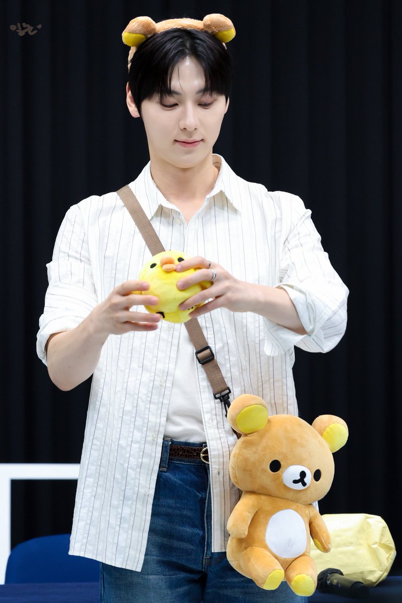 ghkdmh89's tweet photo. 260905 ON道 위드뮤 팬싸
🐻💛🤎
#황민현 #HWANGMINHYUN https://t.co/RknkpnIgIp