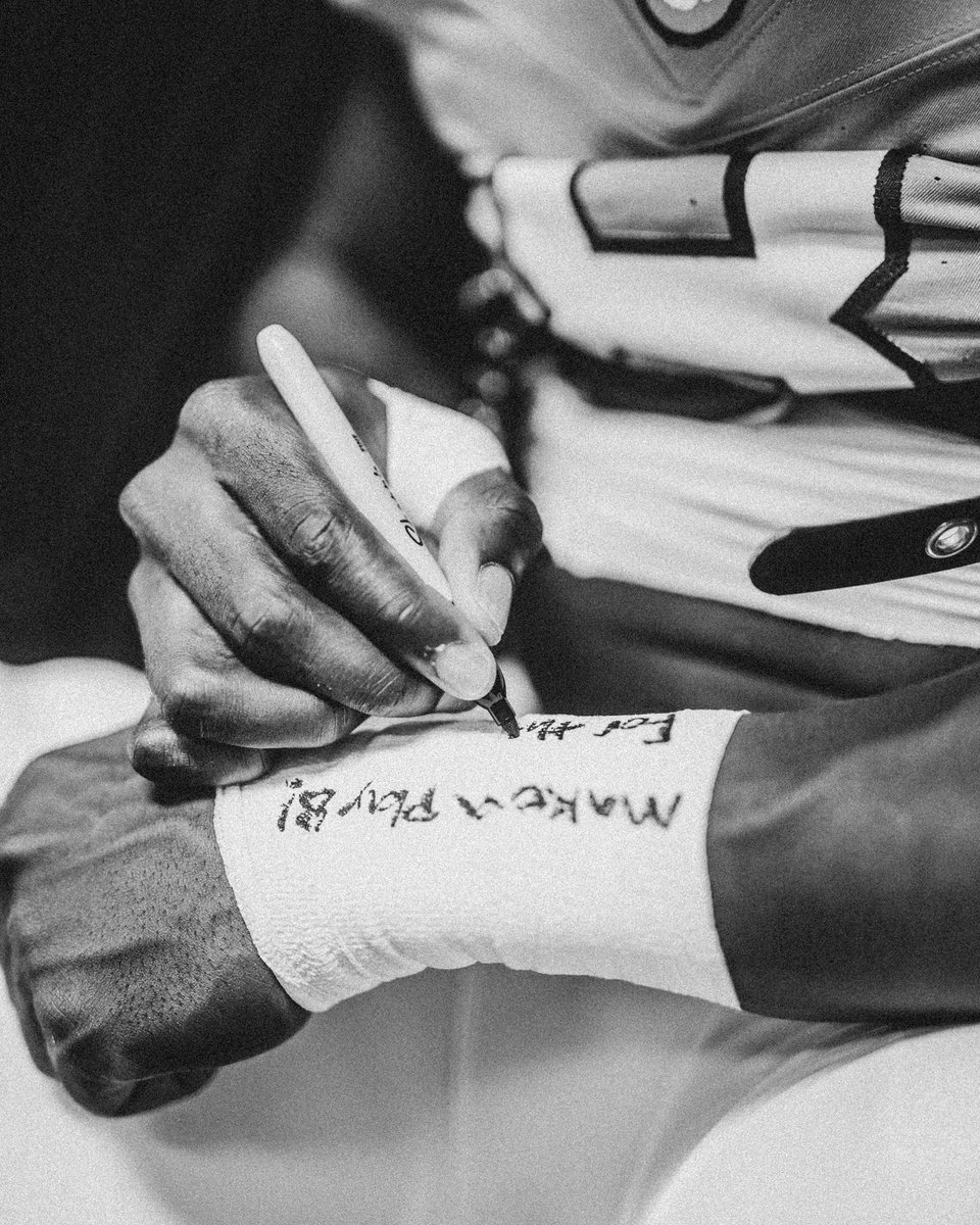 ClemsonFB's tweet photo. Focus. https://t.co/M0xRKwRCPQ