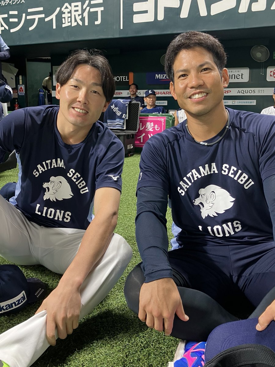 lions_official's tweet photo. 練習スタート！💪
 
#源田壮亮 選手
#桑原将志 選手
 
#seibulions #打破 https://t.co/CiJWT2Vnqu