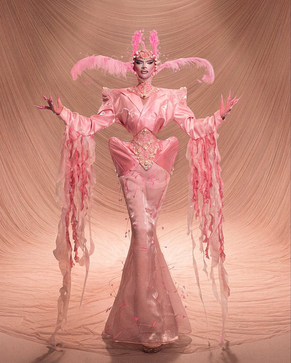 elektravanderg's tweet photo. Realismo mágico x Julio Cortázar 
@valencia_gonzag  vestuario y foto!
@DragRaceMexico @WorldOfWonder https://t.co/V2wGEHHxIr