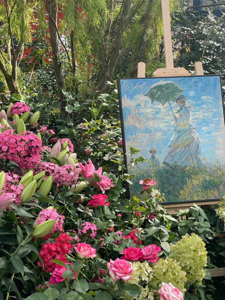 Rubencsxdyr0lr's tweet photo. 陽光の下、絵の中の女性も花の香りに気づく https://t.co/woYrM3tRhP
