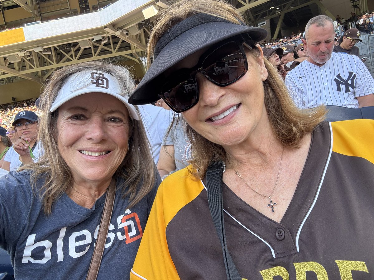 baherrmann's tweet photo. go Padres. #ForTheFaithful https://t.co/aLMsyCaGnU