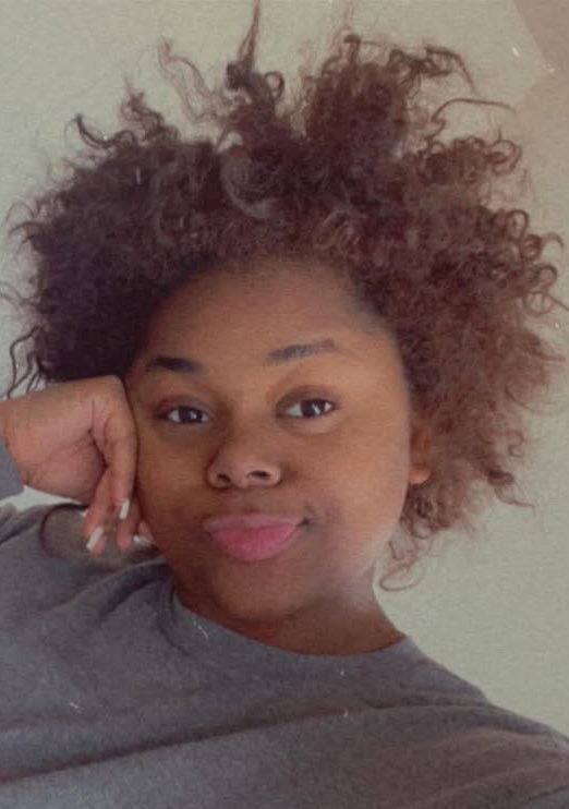 TyThaMua_'s tweet photo. Somebody asked why is everybody in a uproar about my hair oil 

Ummmmmmm this picture on the left  is my hair with no oil no proper routine .

This is my hair now https://t.co/ozlB5Aaw0r