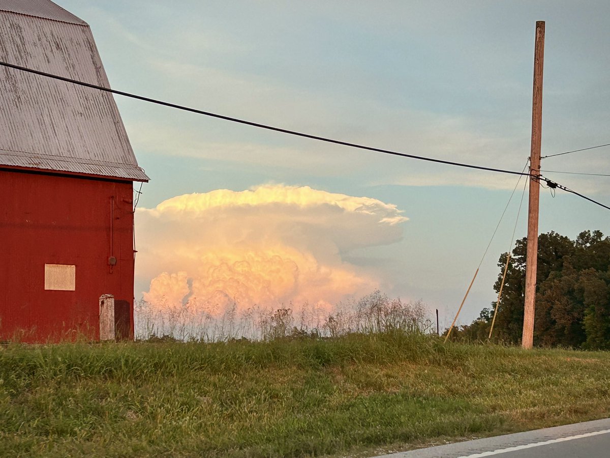 bponderWX's tweet photo. @MorganWallen  @lukebryan put it on an album cover already 🤝 https://t.co/zkwoALnaEU