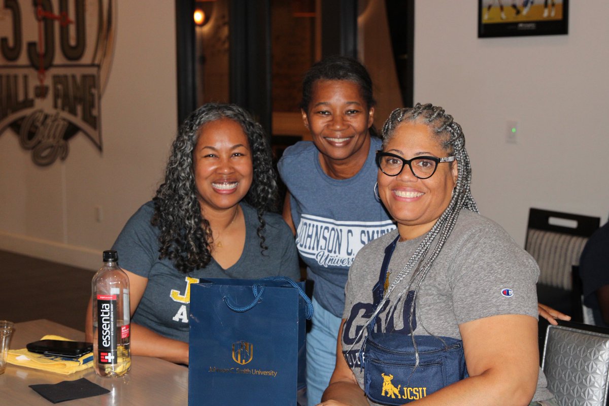 JCSUniversity's tweet photo. Golden Bulls fellowship in Canton, Ohio! πππ President Kinloch & AVP Sandra Yates joined alumni for a Meet & Greet at 330 Bar & Grill ahead of tomorrowβs Hall of Fame Classic vs. the Golden Rams. Letβs go, Bulls! #JCSUProud #GoldenBulls #HallOfFameClassic https://t.co/BUtLT8BSUS