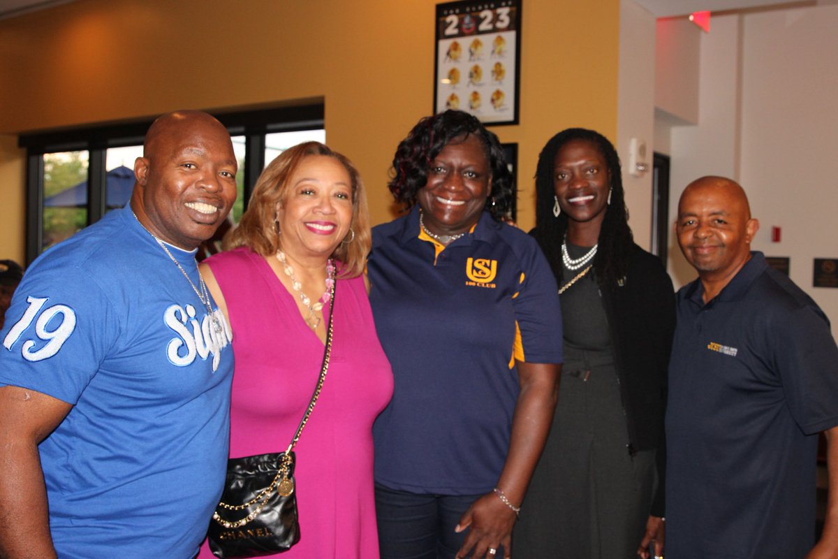 JCSUniversity's tweet photo. Golden Bulls fellowship in Canton, Ohio! πππ President Kinloch & AVP Sandra Yates joined alumni for a Meet & Greet at 330 Bar & Grill ahead of tomorrowβs Hall of Fame Classic vs. the Golden Rams. Letβs go, Bulls! #JCSUProud #GoldenBulls #HallOfFameClassic https://t.co/BUtLT8BSUS