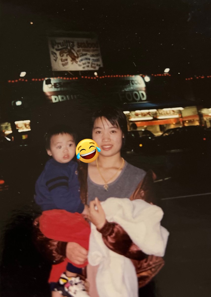 JunGuan94's tweet photo. 港深的爱情感人 那么近都能做到日常写信记录着点点滴滴 每个周末还能回去追阿姨 翻翻家族80/90年代的跨国爱情 没那么容易 表姐不管舅舅的反对 坚定的选择了在美国的表姐夫 哪时候的书信漂洋过海 都得半个月左右才能收到 得多坚定才能走到结婚生子 https://t.co/ZreDtut3QC