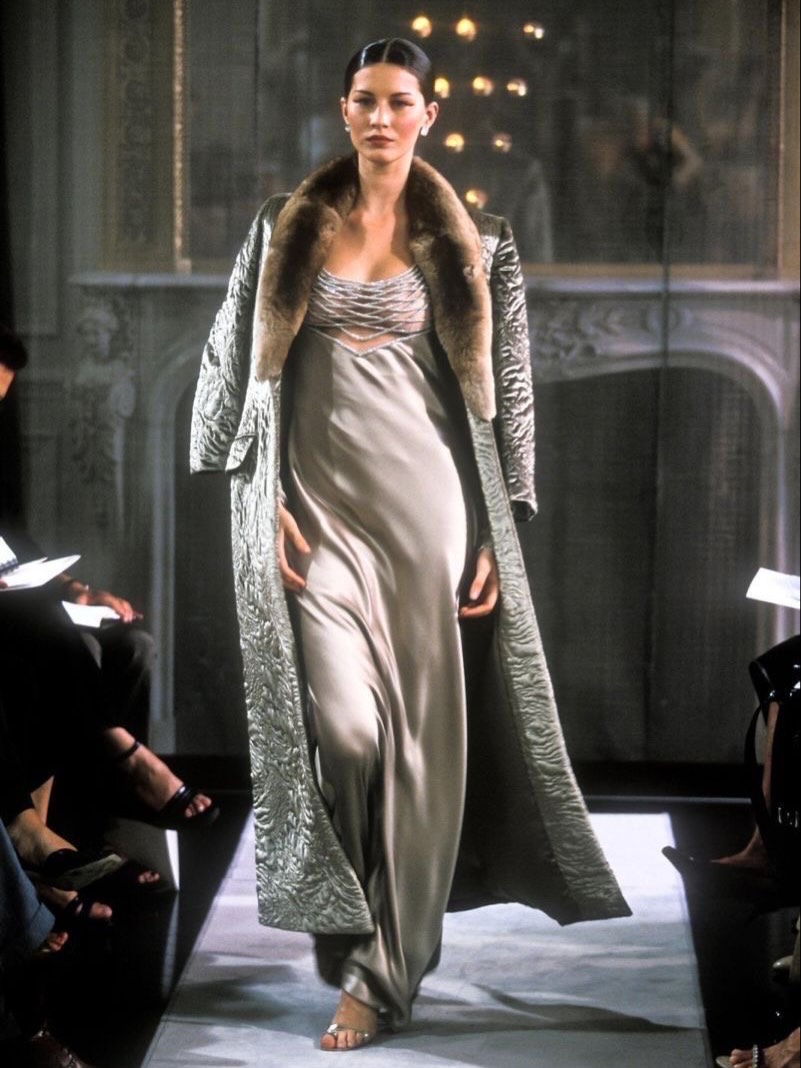 _ArchiveFashion's tweet photo. Valentino, fall 1998 https://t.co/5bSth9LRSj