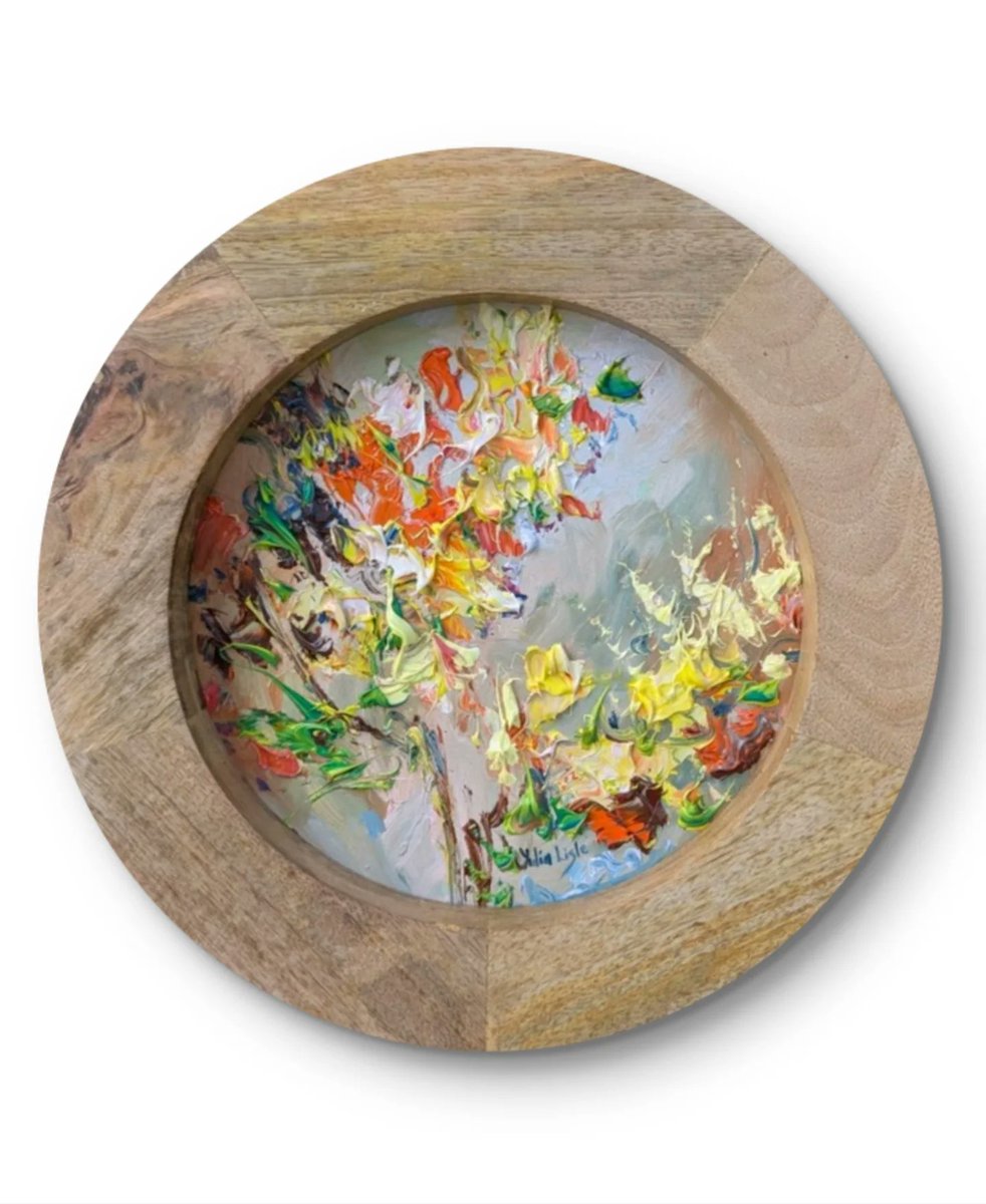 AleidaBatmui2p's tweet photo. Sometimes, I just need to lose myself in colour. “Chromatic Bloom” was pure joy to create—a reminder to find beauty in small, everyday moments. I hope it brings a little sunshine to your day. Oil on glass, 30cm diameter
£150 https://t.co/8OJzI4pGIk