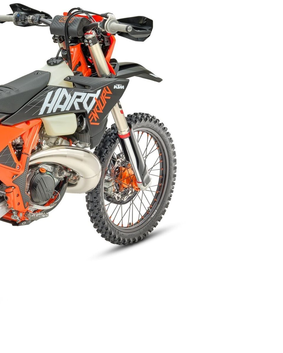 KTM_UK's tweet photo. Lightweight, powerful, and built for the most demanding terrain, the KTM 300 EXC HARDENDURO is engineered to perform in extreme technical enduro conditions. https://t.co/pvyBh42VBp

#KTM #ReadyToRace #Enduro #KTM300EXcHardEnduro #EXC #StudioSunday https://t.co/TIPH8WD5OY