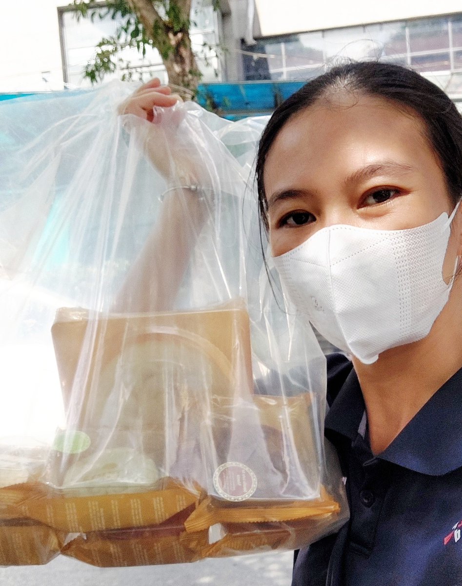 Phamnacanxi's tweet photo. Khách ở gần nên đạp xe đi xip, tiện thể phơi nắng, tập thể dục luôn😁.

Chị em cần bánh hay set quà thì nhắn em nha. 1 chiếc em cũng xip mà đơn doanh nghiệp 1k set quà em cũng phục vụ được ạ🥰.

Phạm Na, Cầu Giấy/Chương Mỹ-HN
Sdt:0985239991
#banhtrungthu https://t.co/UMPCkEi2yj