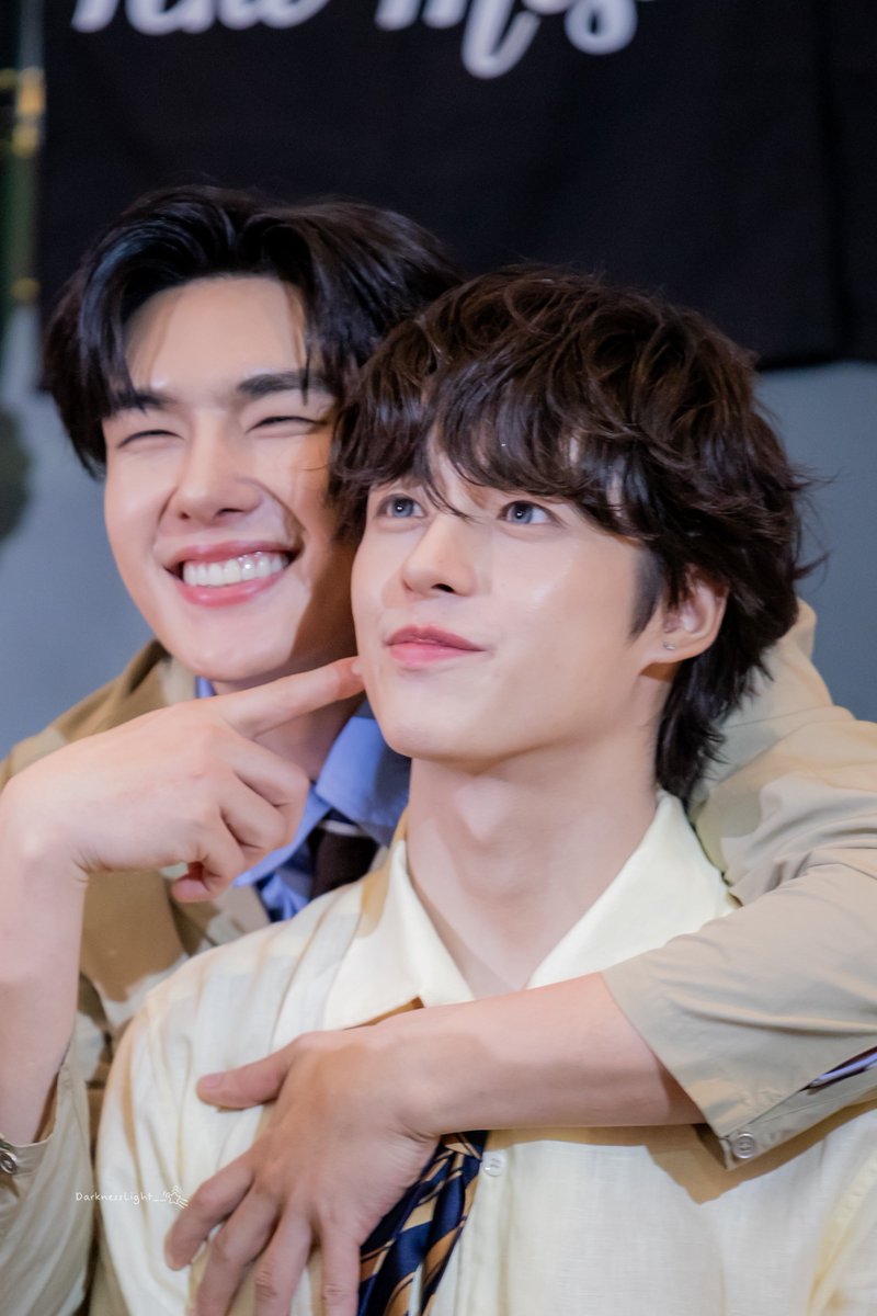 DarknessLight__'s tweet photo. น่ารักเท่าโลกเลยแหละ 🥹🥹

#IchixTeeHeng
#TeeHeng
@Tee_wongsajaem @HengmarkII https://t.co/kaqcOJ6O80
