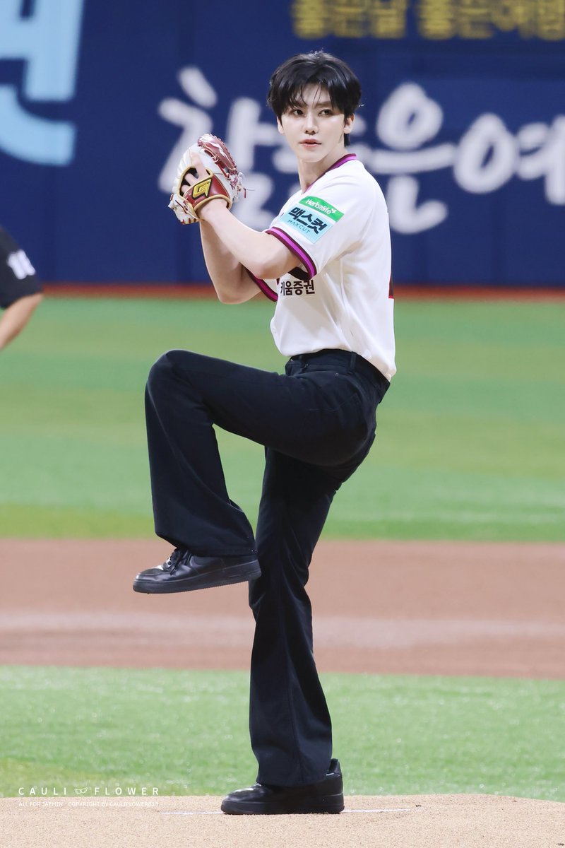 cauliflower813's tweet photo. 260906 JAEMIN FIRST PITCH

#JAEMINxKiwoomHeroes
#재민아_힘껏_던져봐
#JAEMIN #재민 #ジェミン https://t.co/86NeLs2Iq3