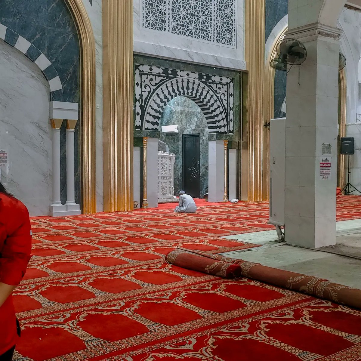KristenCorvr0x's tweet photo. Some things can’t be put into words when being here. I truly couldn’t hold back my tears. What he said came true, even after he passed away. Now I’m really here, and it feels so real. I took few photos to respect the rules and etiquette of this https://t.co/0FBFSdS7mY