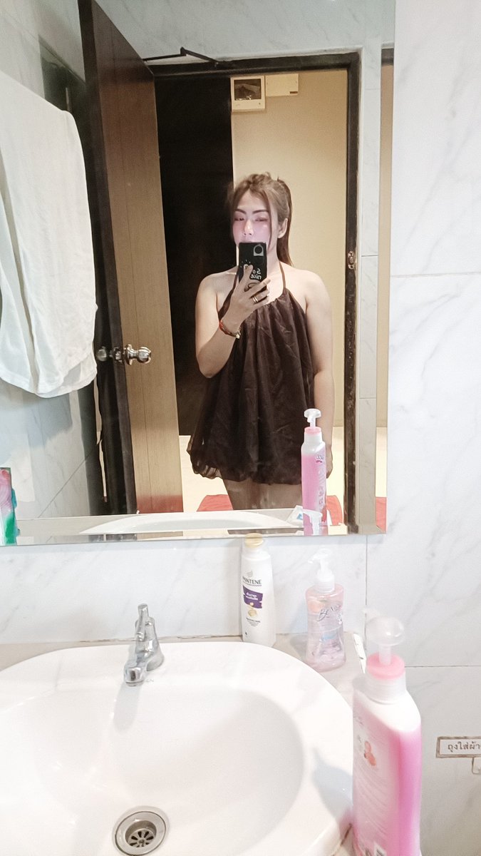 caseyemme_3wik's tweet photo. 🍒ตอนแรกก็ไม่เชื่อ จนกระทั่งลองใช้เอง... ไอเทมลับที่บิวตี้บล็อกเกอร์เกาหลีโหวตให้เป็นอันดับ 1!“ ครีมกันแดดเนื้อซูเฟล่ บางเบา คุมมันนาน🫧🪻

#นวดหาดใหญ่ เน้นนวด✅
🆔dazaa.2529 https://t.co/LXEZG84UCf