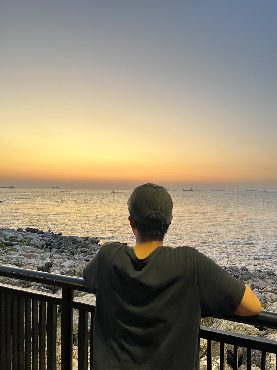 F53944684's tweet photo. Looking for friendship  
#makassar https://t.co/JDOLntIlco