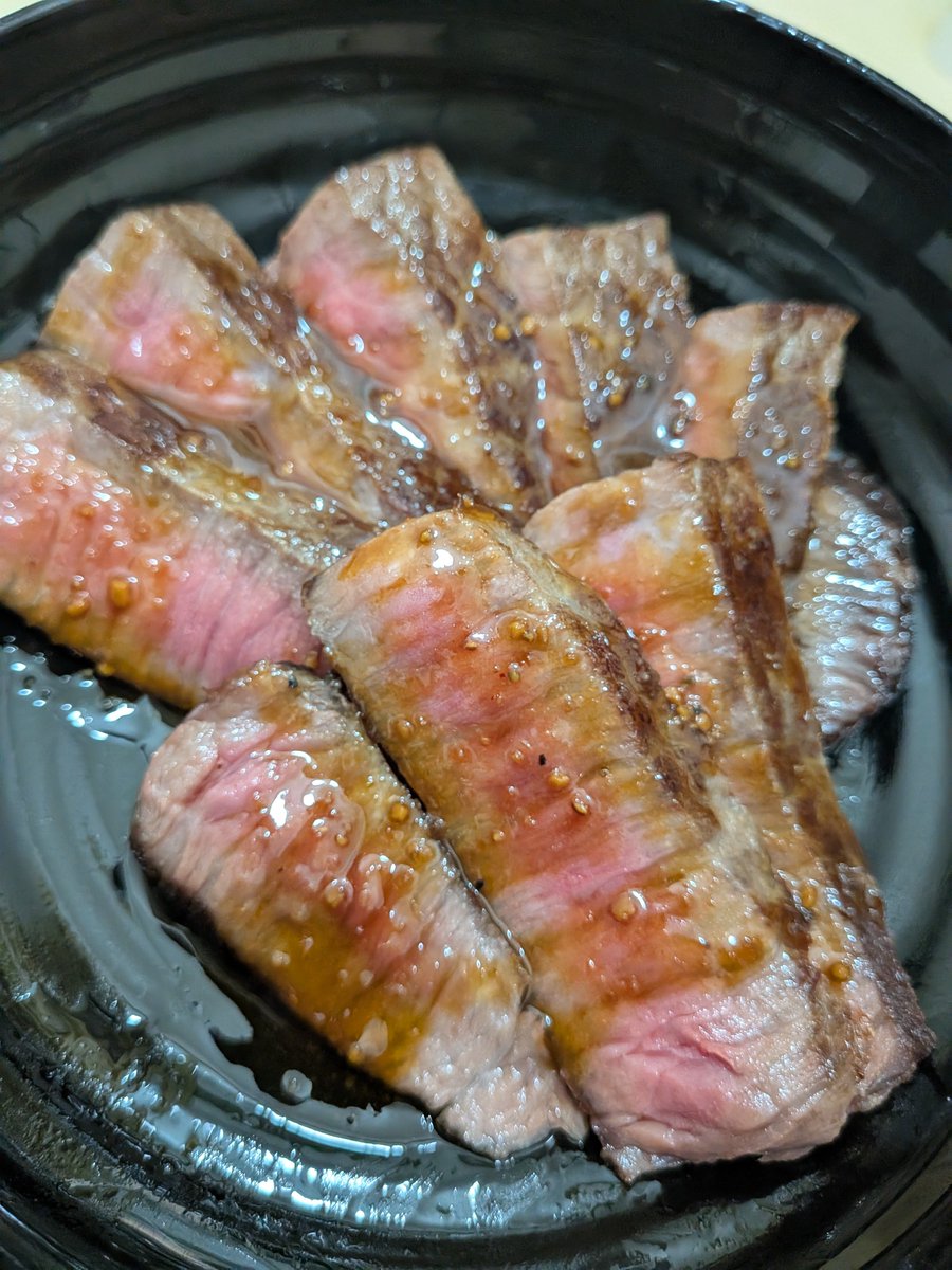5tenba_V's tweet photo. 肉焼いた🍖🍖🍖🍖🍖🍖
美味い！😋‼️🤩✨🤩

これは肉イベントで貰ったやつ✨🤩‼️ https://t.co/v3Jv3Pk67q