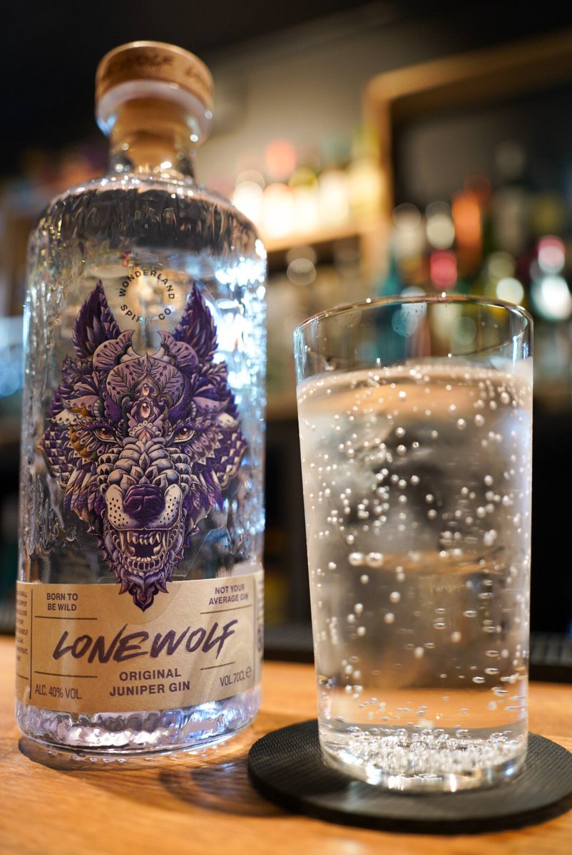 ___tigre___'s tweet photo. Lately I’ve been spending a lot of nights at Chotto Bar Efu, a bar popular with the kemono community🐺🐾

People from all kinds of backgrounds come in, not just kemono fans, and drink while enjoying conversation🍸

It’s a place with a really nice atmosphere. https://t.co/xdTVrZqYSp