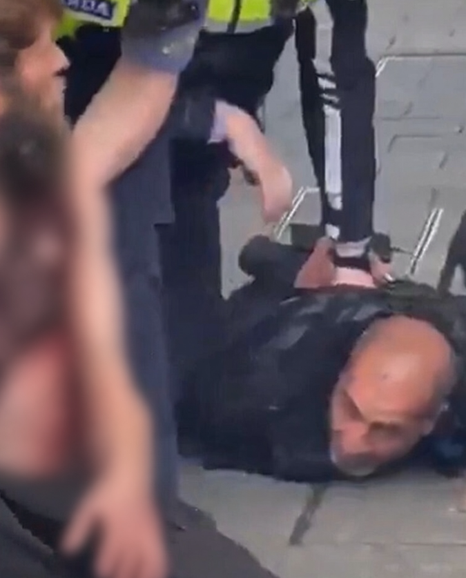 BasilTheGreat's tweet photo. 🚨NEWS: In Dublin a man was stabbed by in another migrant attack

The Muslim who carried out the vicious attack was heard by locals screaming "Allahu Akbar" as he plunged the blade into the mans abdomen

The victim is in intensive care having lost a significant amount of blood https://t.co/g8LYt0cbnu