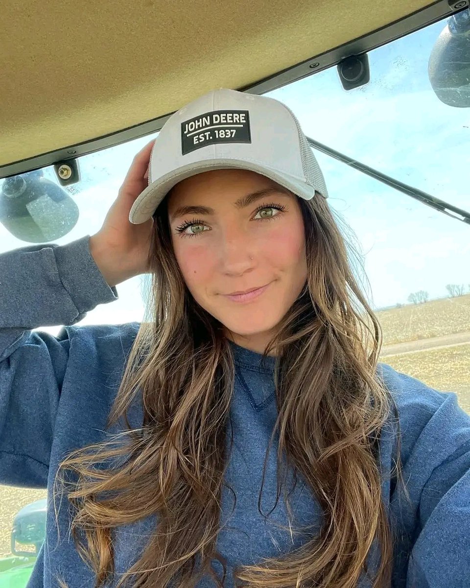 Laurafarms4iox's tweet photo. Happy Sunday sugars ☺️😁❤️❤️ https://t.co/glEYmz4uw6