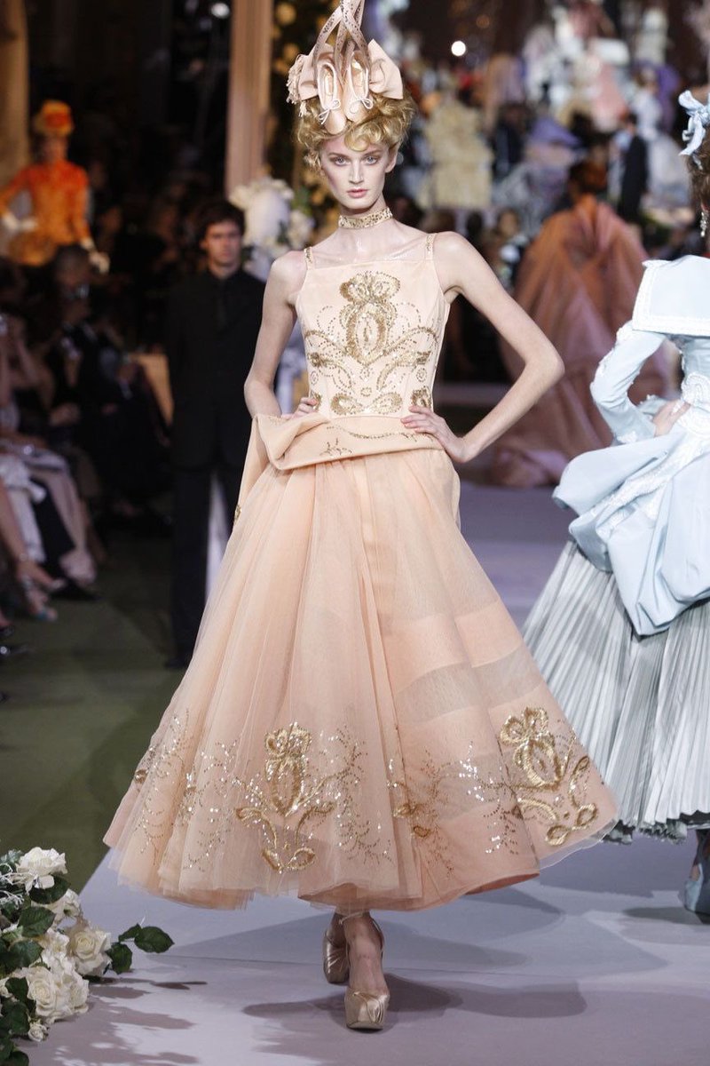 ifuliedownhere's tweet photo. Christian Dior fall 2007 haute couture by John Galliano https://t.co/OMFilnfQfk