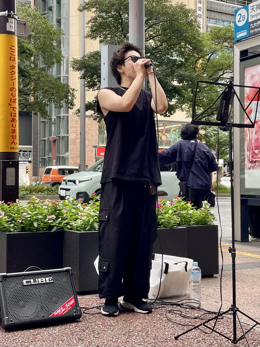 asu_tatsuu's tweet photo. 天神行ってたら歌きこえてきて、きいてきた😊
歌上手やったし、良き人✨️
 #JayP さん https://t.co/0ebSBvMXjW