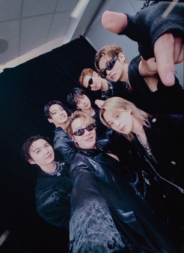 _BTSMoments's tweet photo. OT7 NEW SELCA 🥹😭💜

#BTS_WORLDTOUR_ARIRANG_LA https://t.co/8fMm3lKjf7